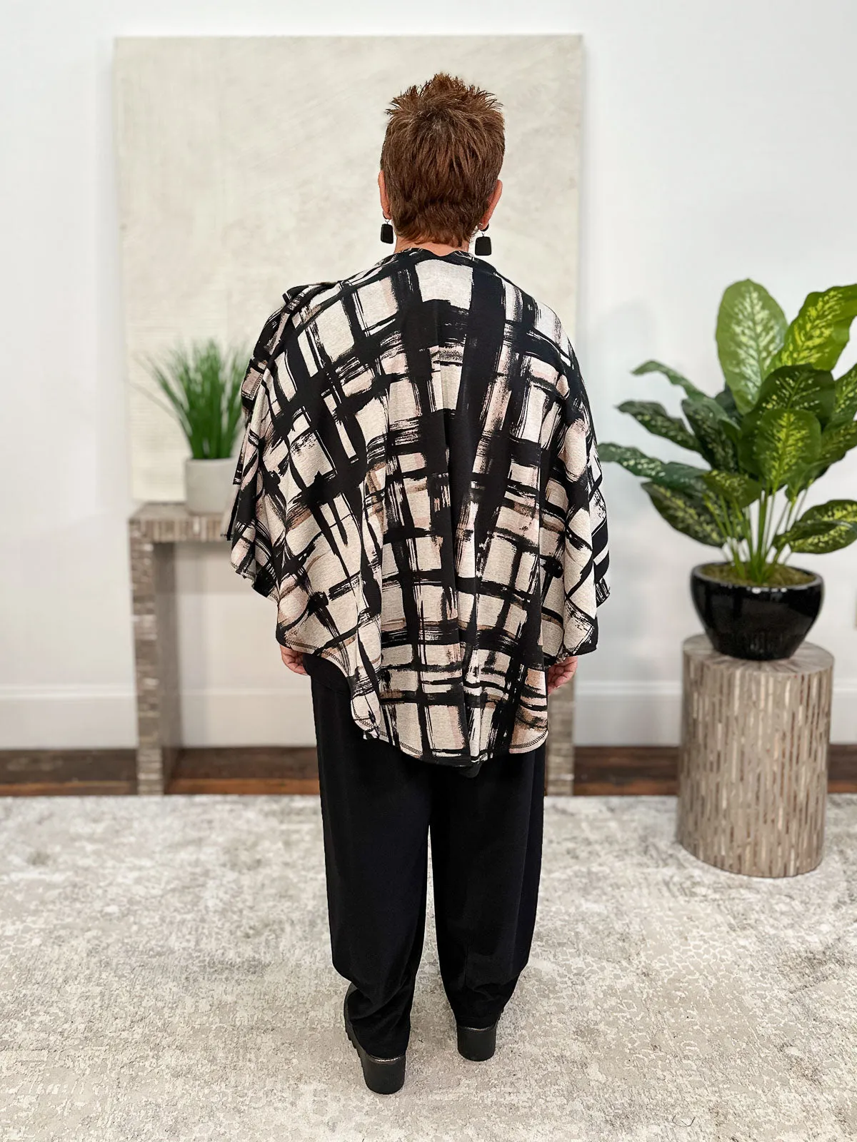 Buckle Shawl, Black/Sand