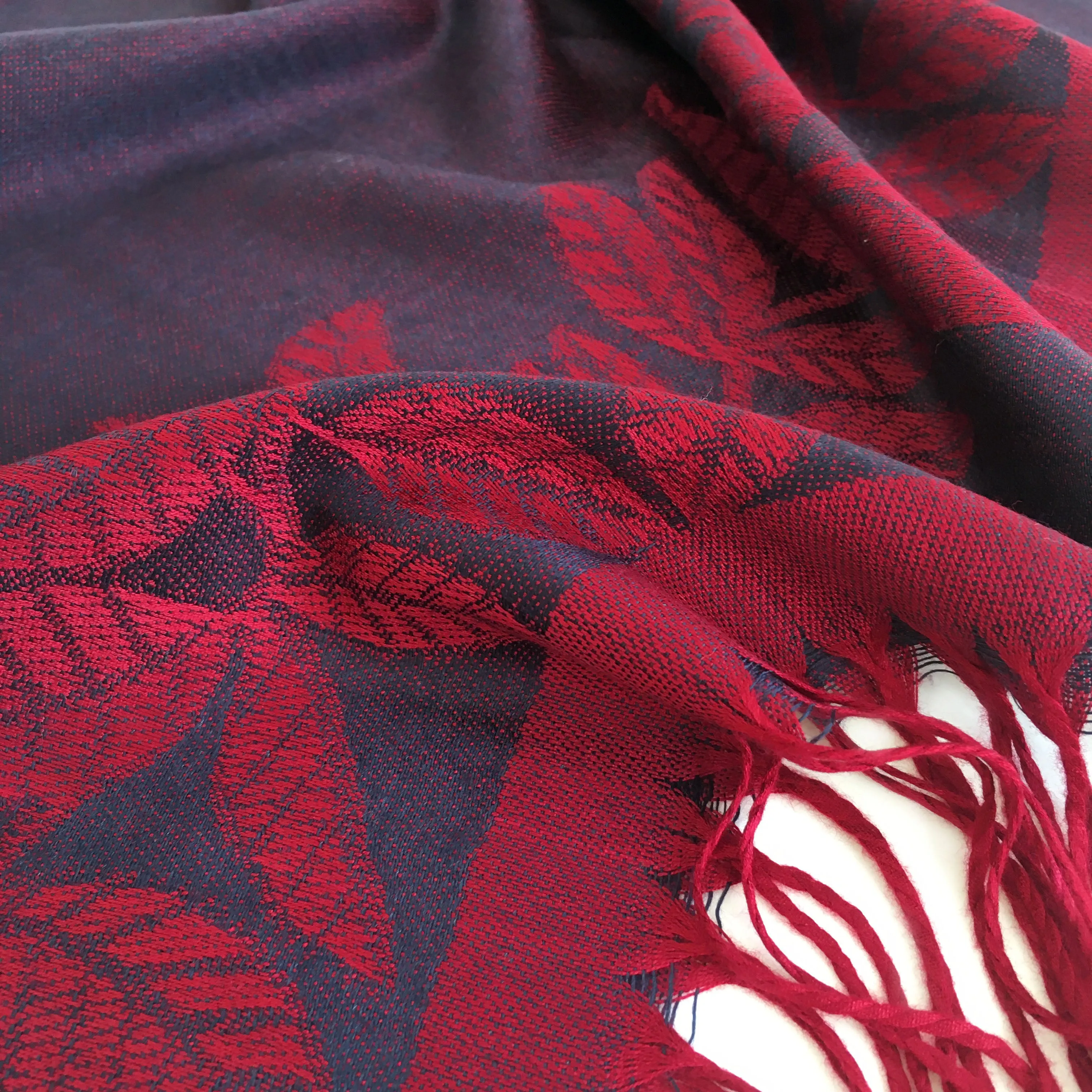 LARGE PURPLE BERRY LEAF PRINT REVERSIBLE PASHMINA SHAWL SCARF